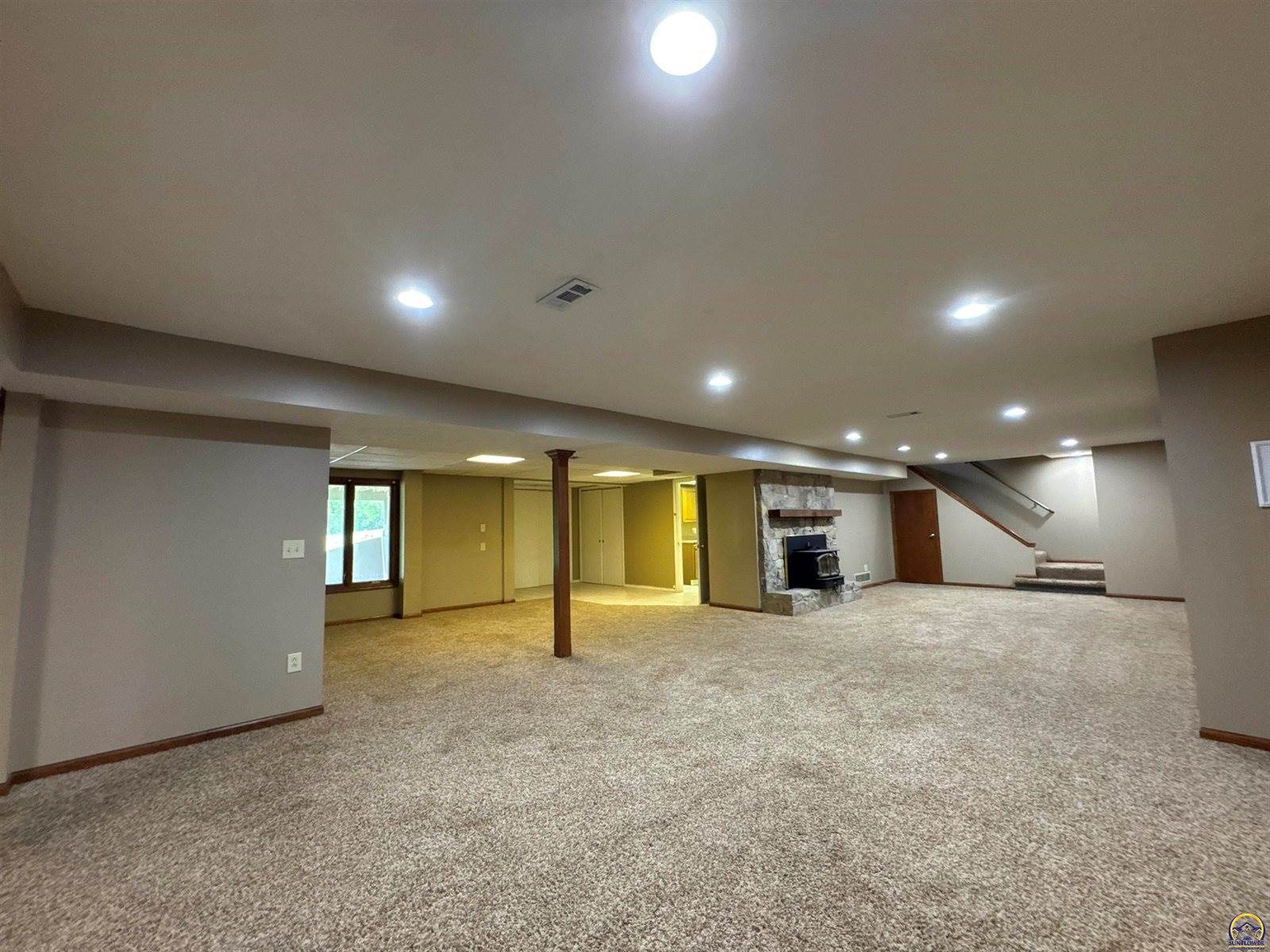 6301 SE Croco RD, Berryton, KS 66409