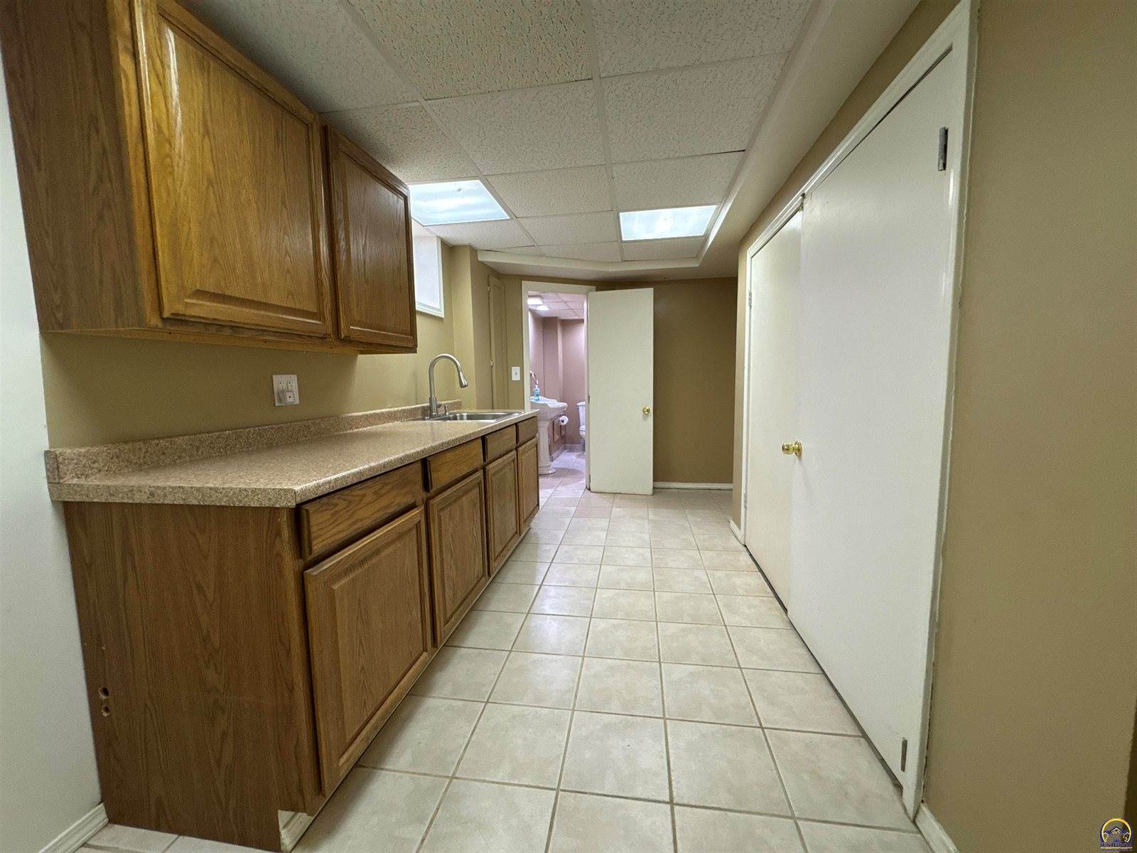 6301 SE Croco RD, Berryton, KS 66409