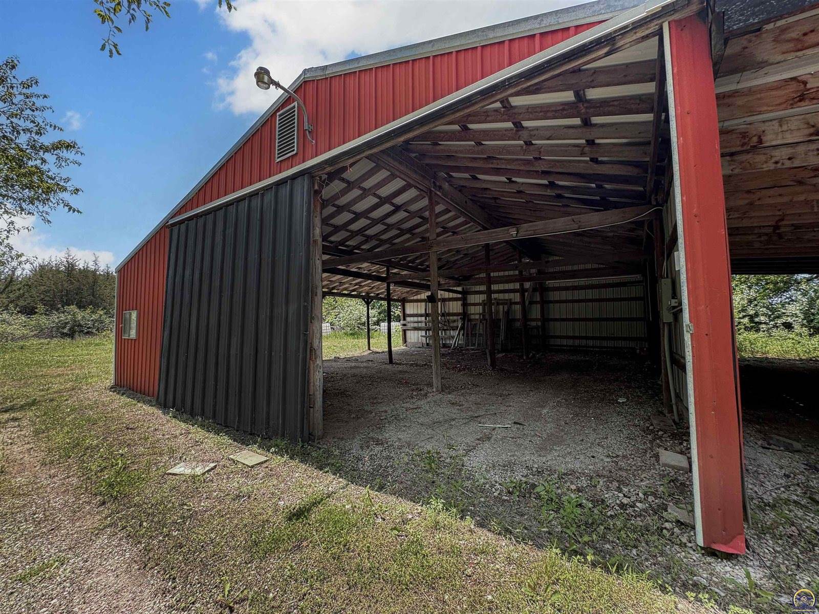 6301 SE Croco RD, Berryton, KS 66409