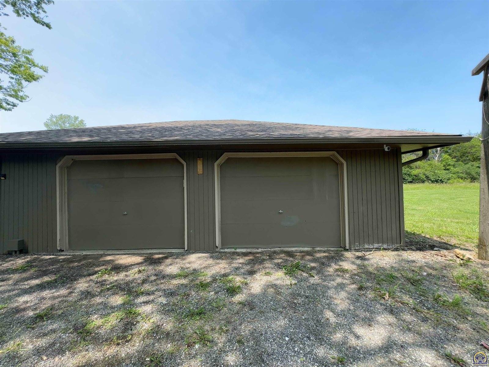 6301 SE Croco RD, Berryton, KS 66409