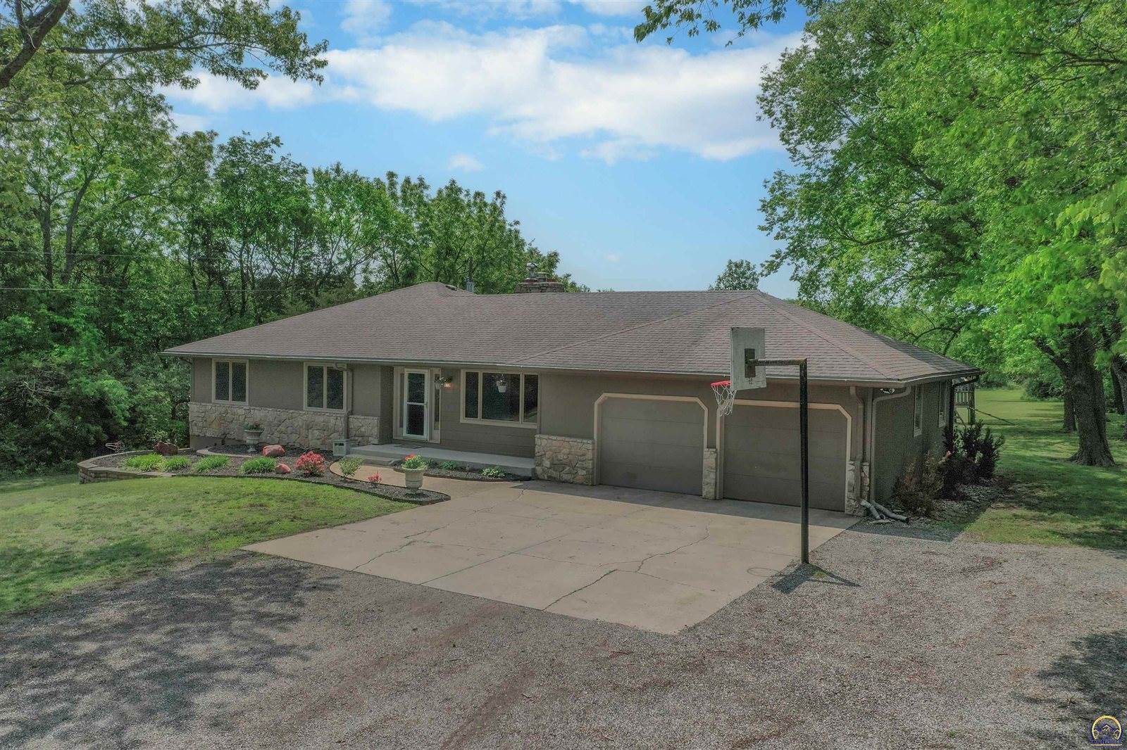 6301 SE Croco RD, Berryton, KS 66409