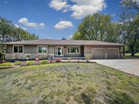 6301 SE Croco RD, Berryton, KS 66409