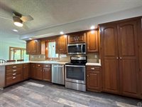 6301 SE Croco RD, Berryton, KS 66409
