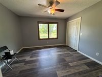 6301 SE Croco RD, Berryton, KS 66409