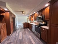 6301 SE Croco RD, Berryton, KS 66409