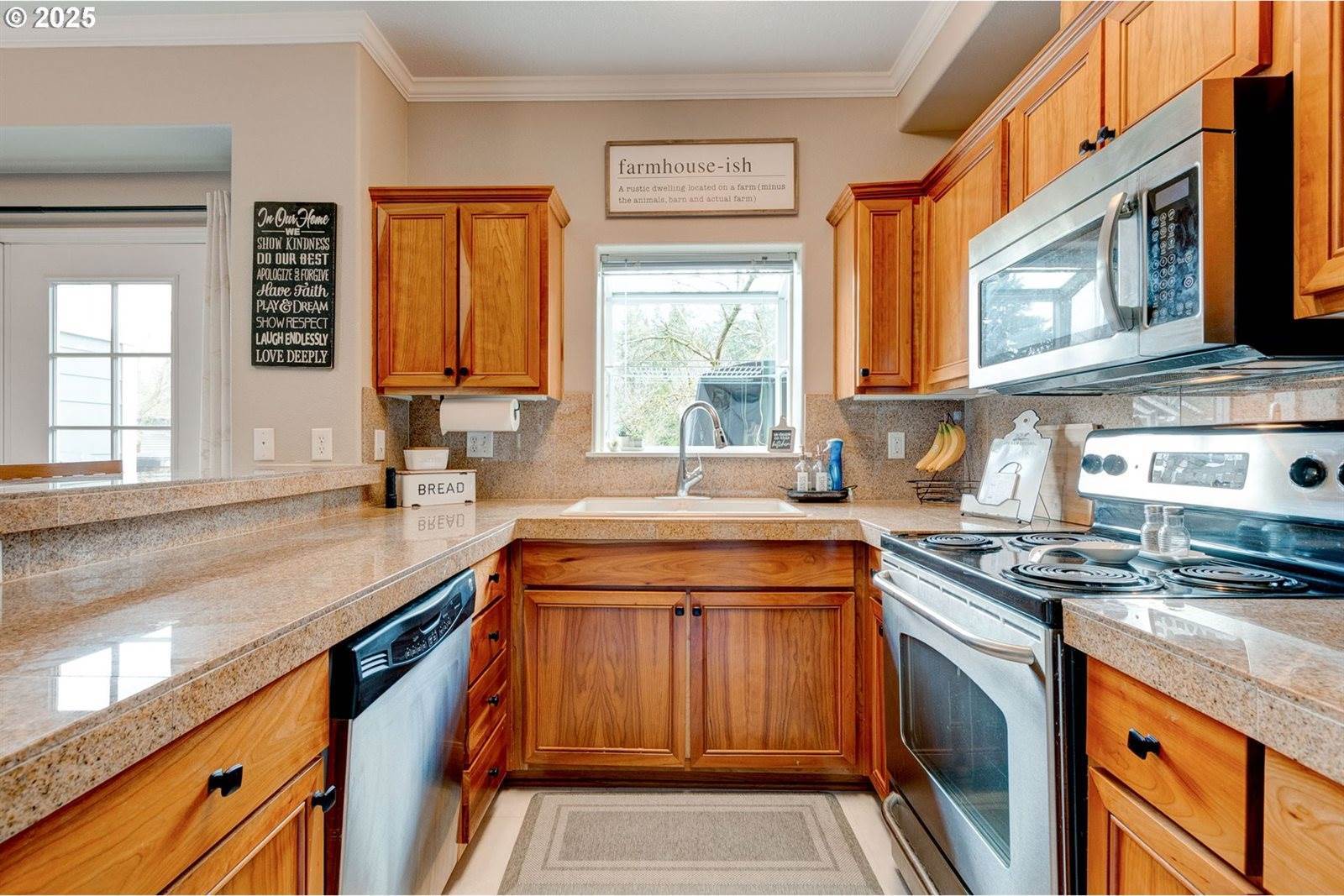 30370 SW Rebekah St, Wilsonville, OR 97070