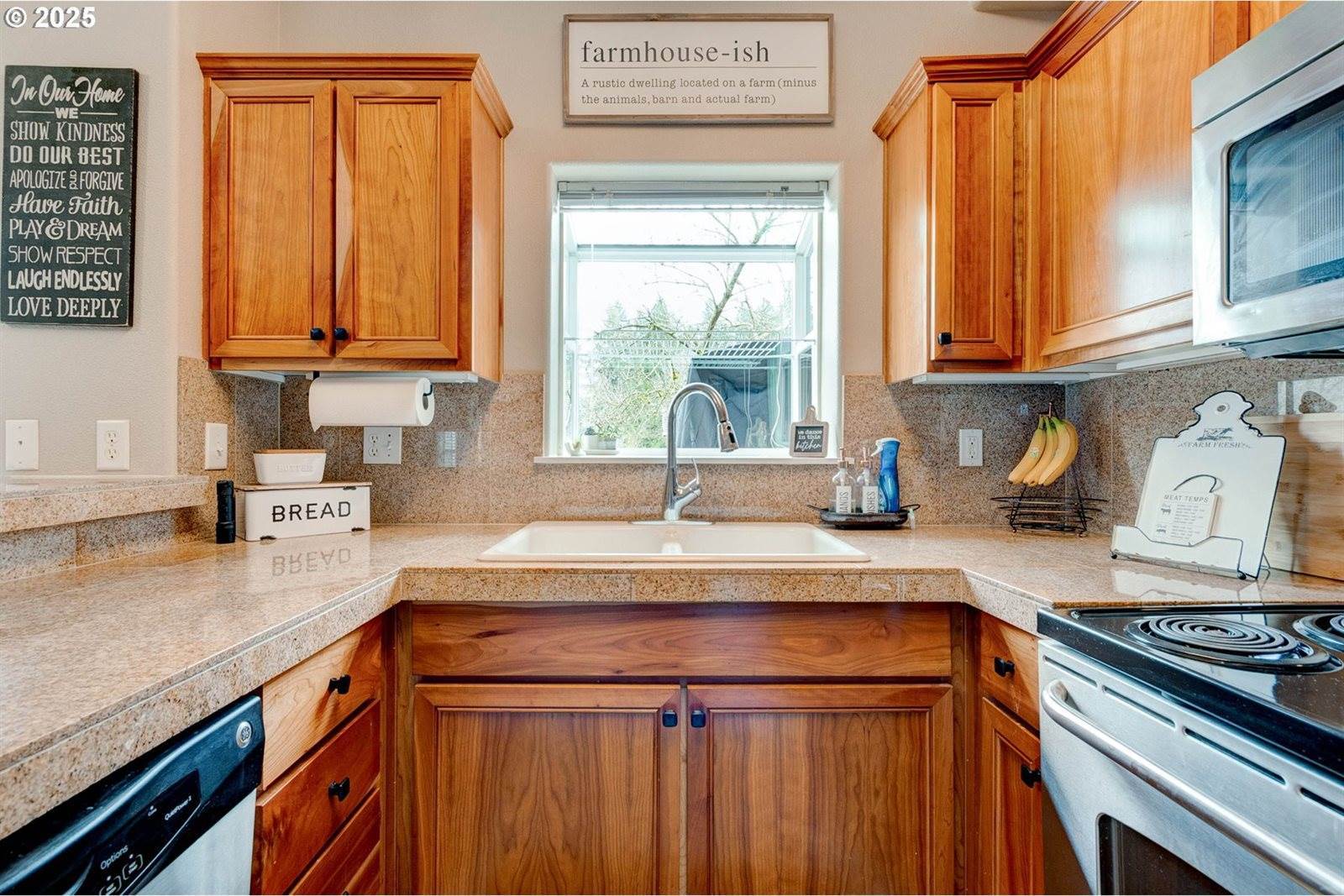 30370 SW Rebekah St, Wilsonville, OR 97070