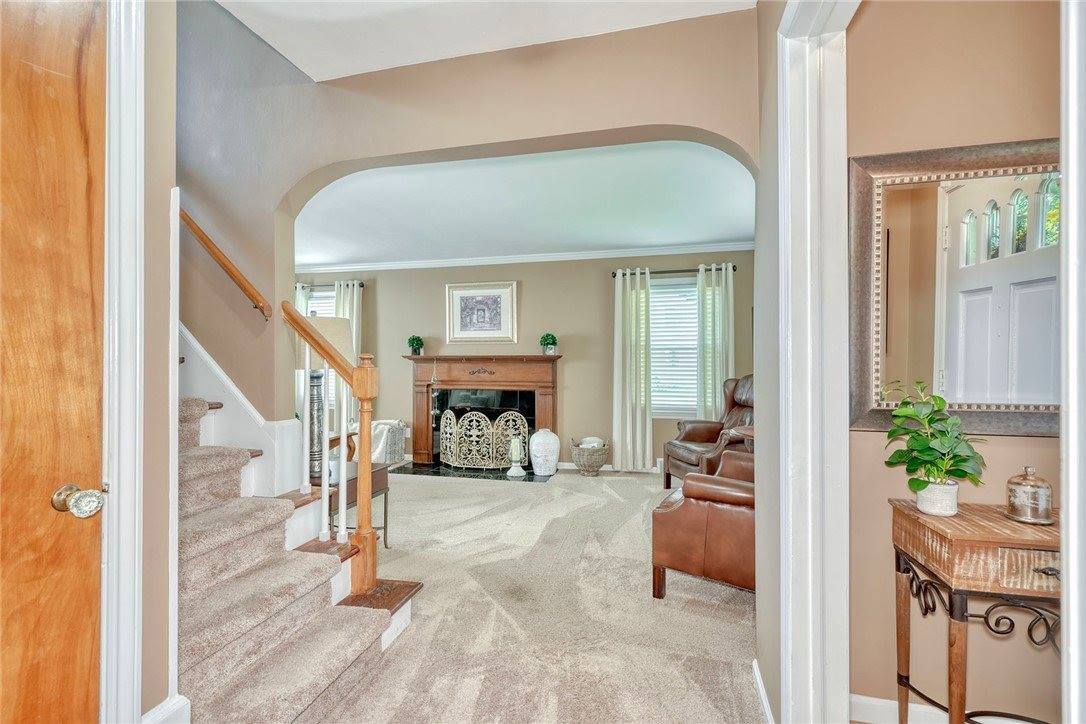 910 Roosevelt Road, East Rochester, NY 14445