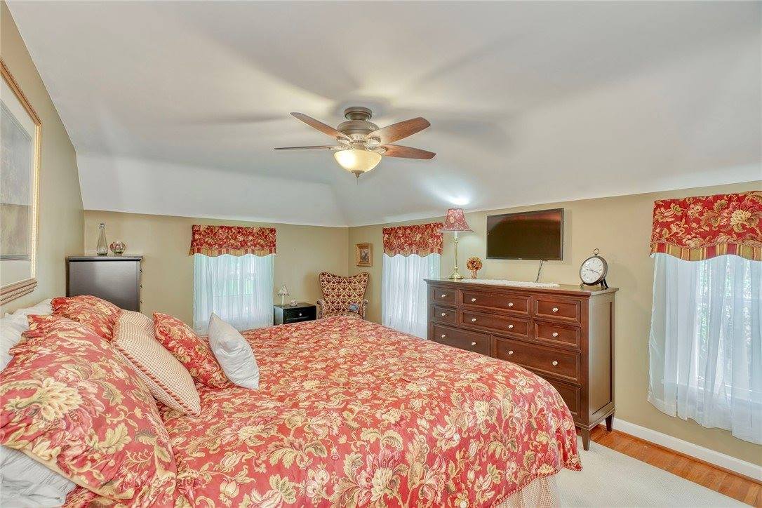 910 Roosevelt Road, East Rochester, NY 14445