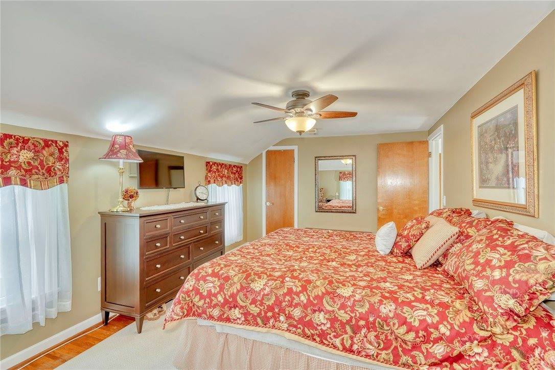 910 Roosevelt Road, East Rochester, NY 14445