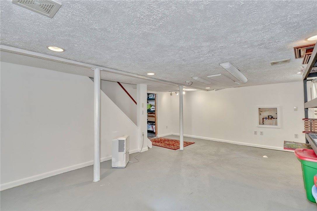 910 Roosevelt Road, East Rochester, NY 14445