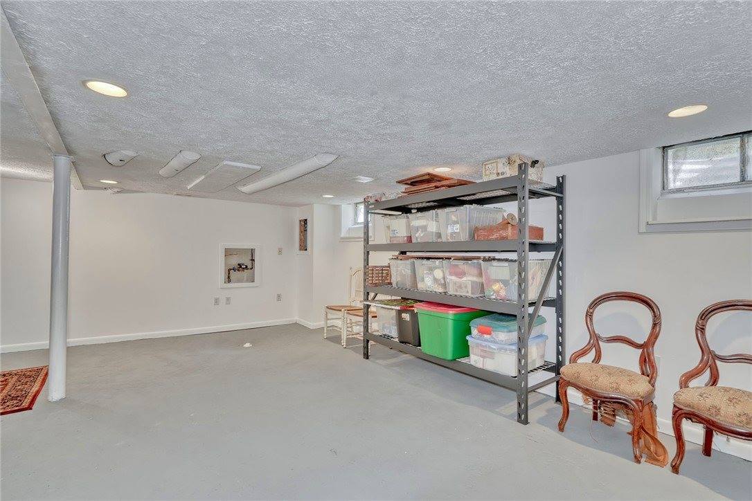 910 Roosevelt Road, East Rochester, NY 14445