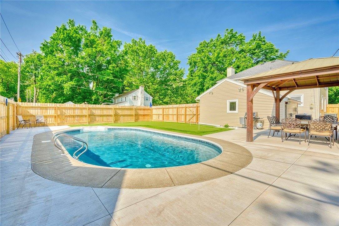 910 Roosevelt Road, East Rochester, NY 14445