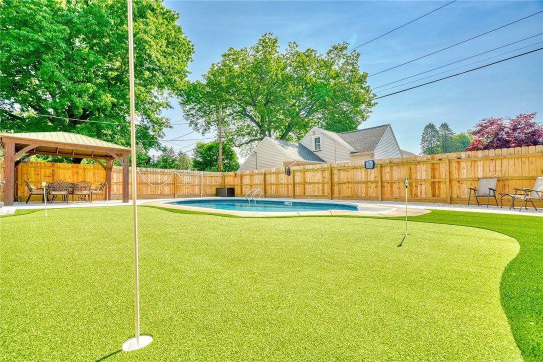 910 Roosevelt Road, East Rochester, NY 14445