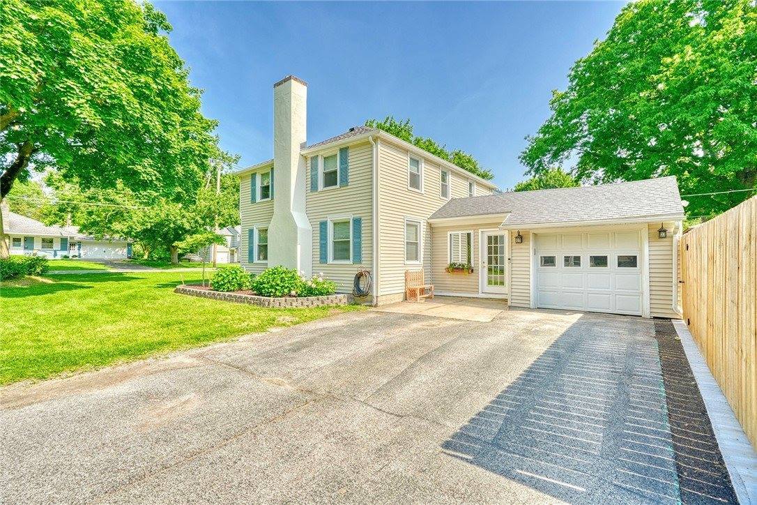 910 Roosevelt Road, East Rochester, NY 14445