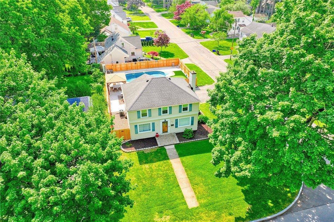 910 Roosevelt Road, East Rochester, NY 14445