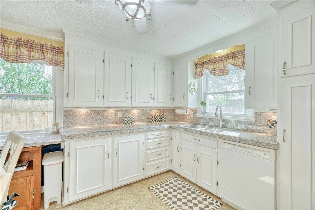 910 Roosevelt Road, East Rochester, NY 14445