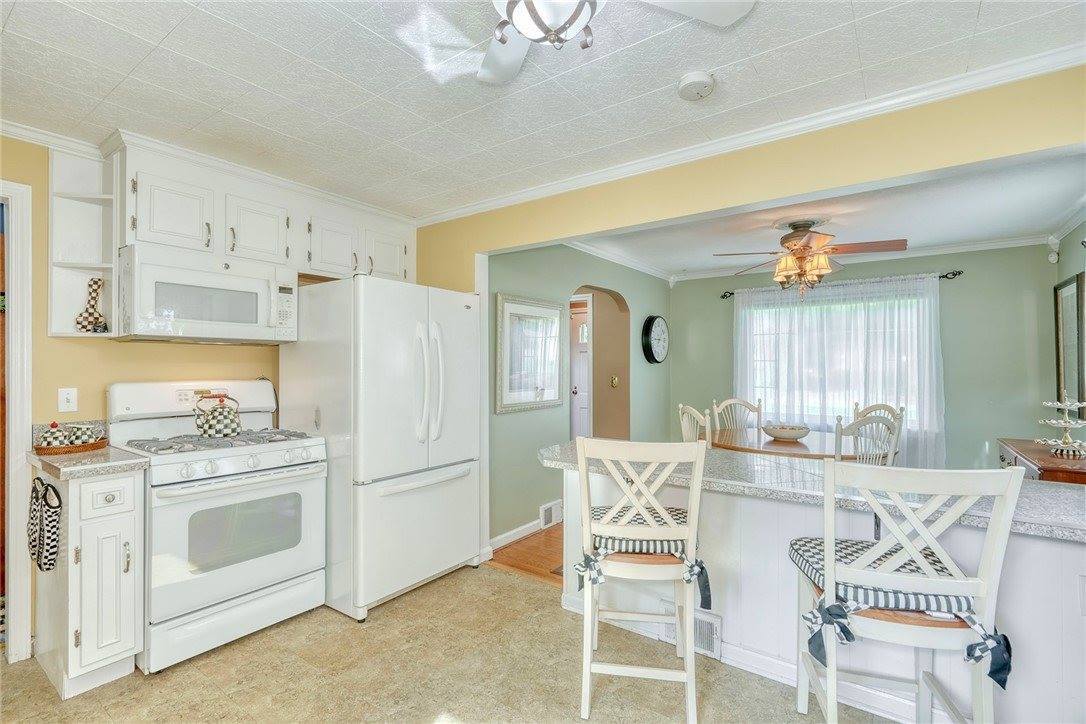 910 Roosevelt Road, East Rochester, NY 14445