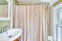 910 Roosevelt Road, East Rochester, NY 14445