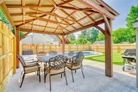 910 Roosevelt Road, East Rochester, NY 14445