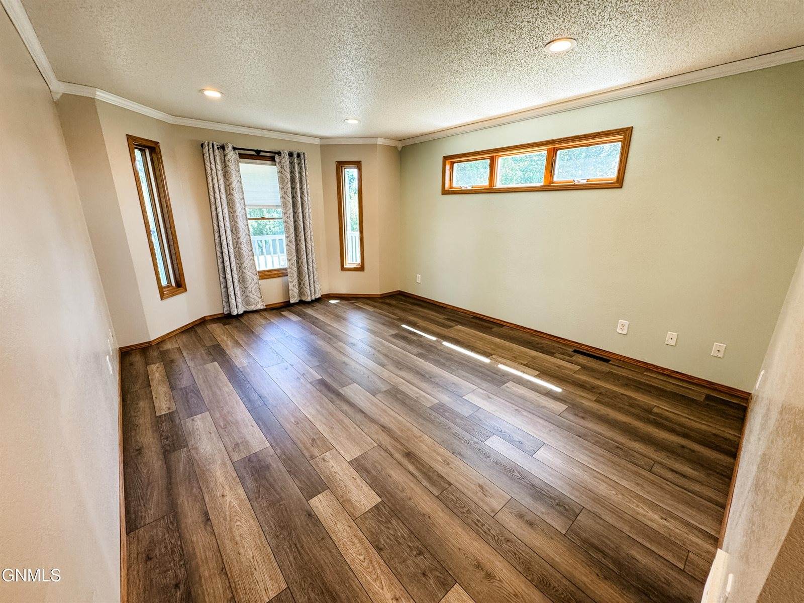 807 Bruce Dr Drive, Mandan, ND 58554