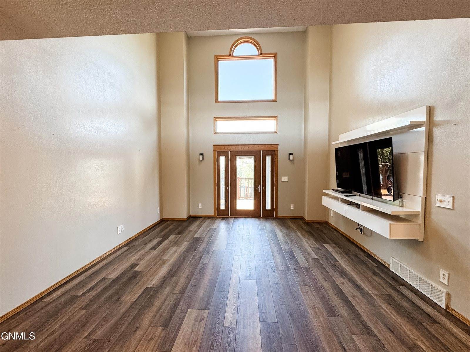 807 Bruce Dr Drive, Mandan, ND 58554