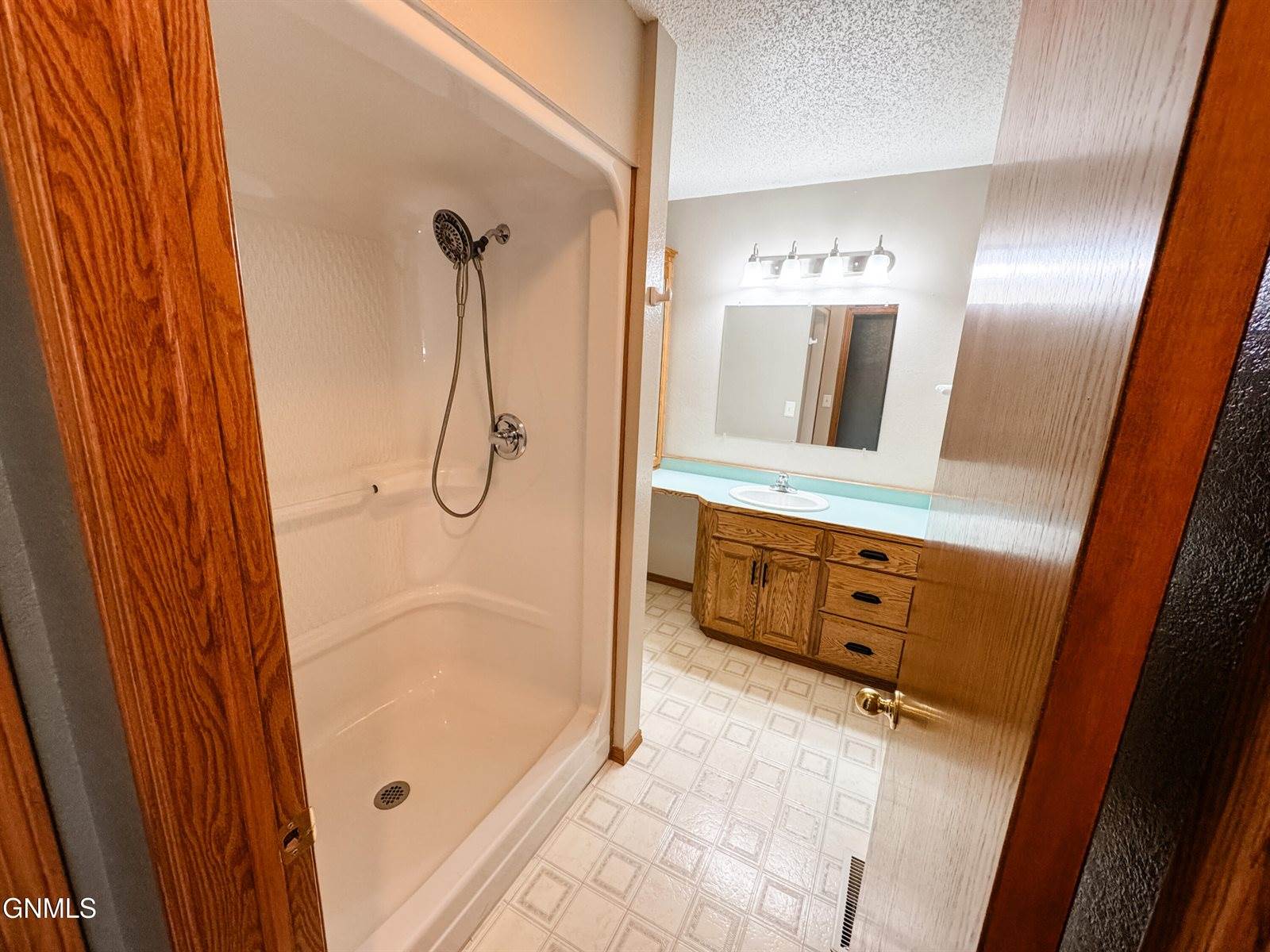 807 Bruce Dr Drive, Mandan, ND 58554