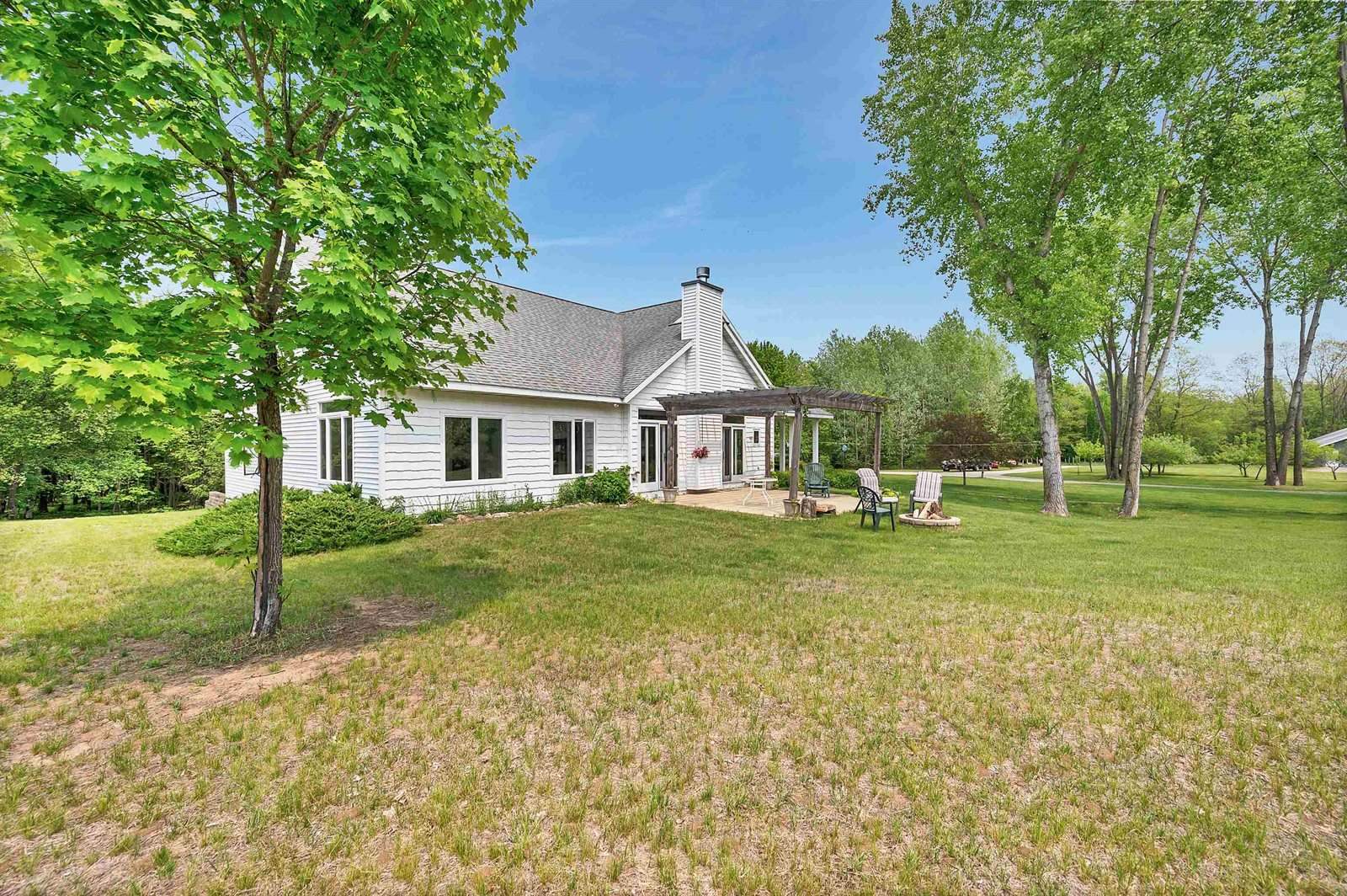 1817 Bonk Lane, Little Suamico, WI 54141