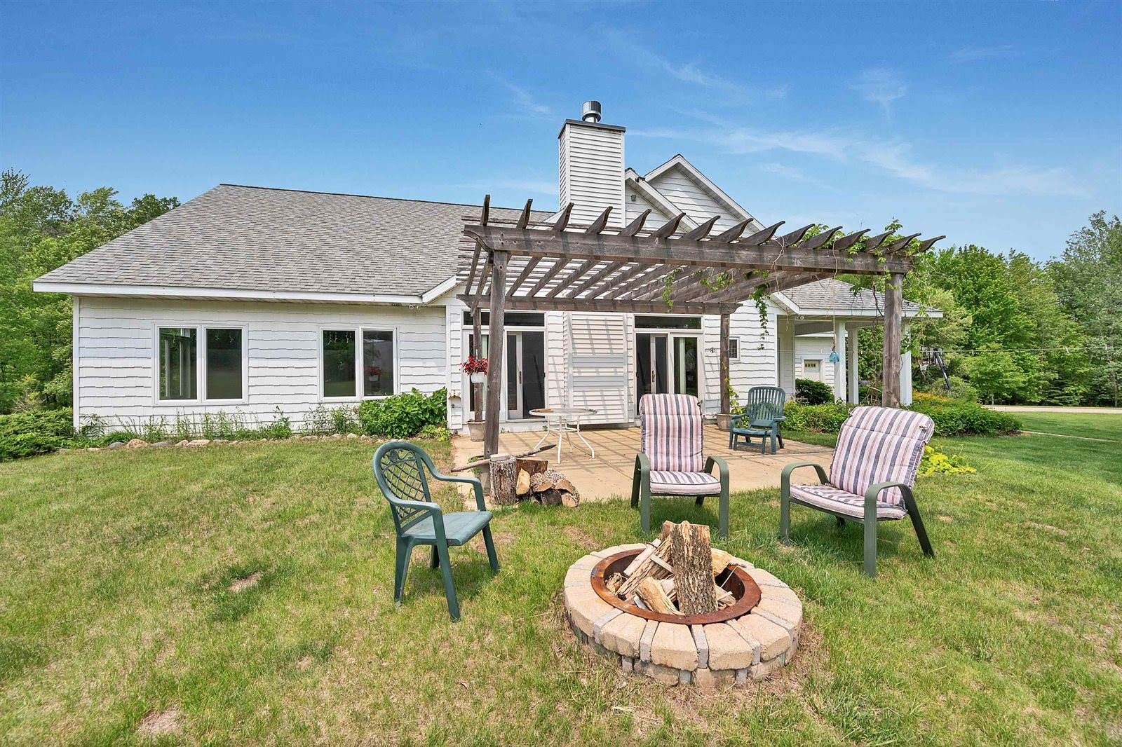 1817 Bonk Lane, Little Suamico, WI 54141