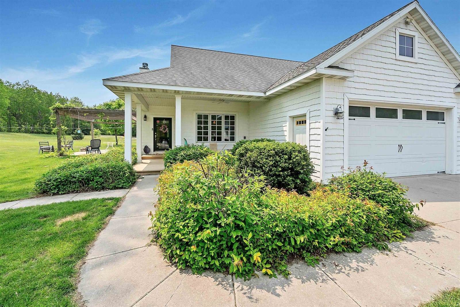 1817 Bonk Lane, Little Suamico, WI 54141