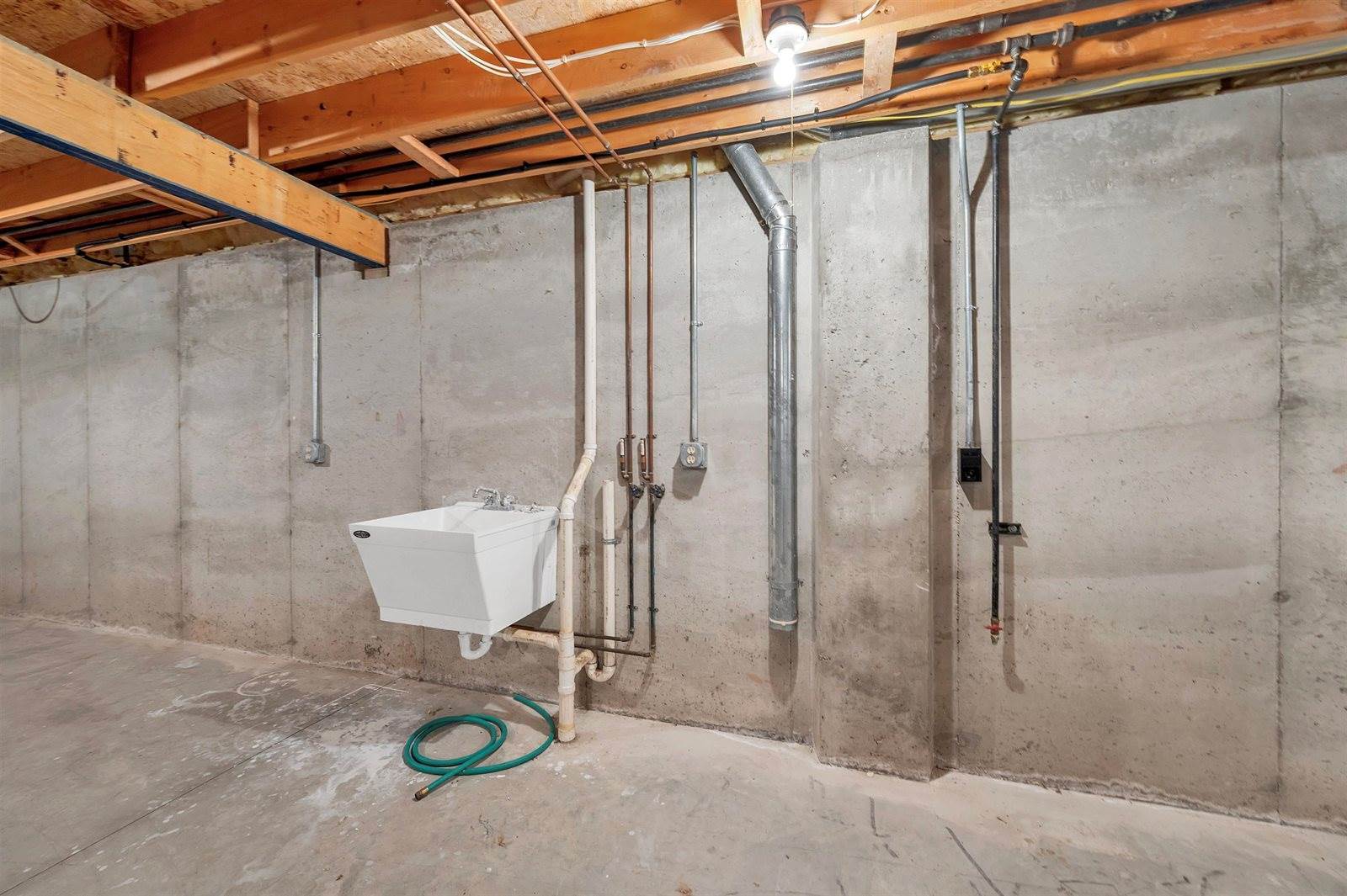 974 Broadway Street, Wrightstown, WI 54180