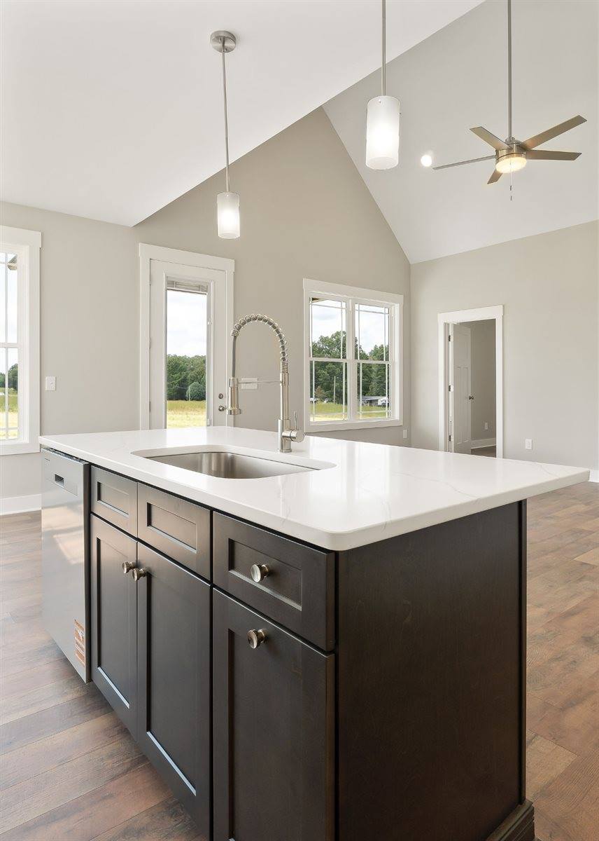 1095 Arch Cope Rd, Morrison, TN 37357