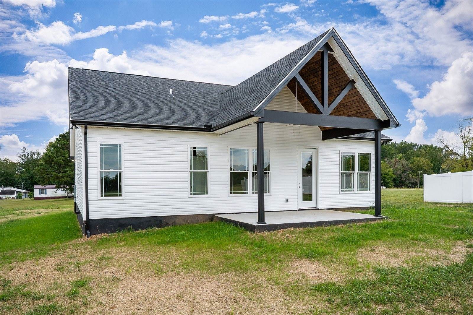 1095 Arch Cope Rd, Morrison, TN 37357