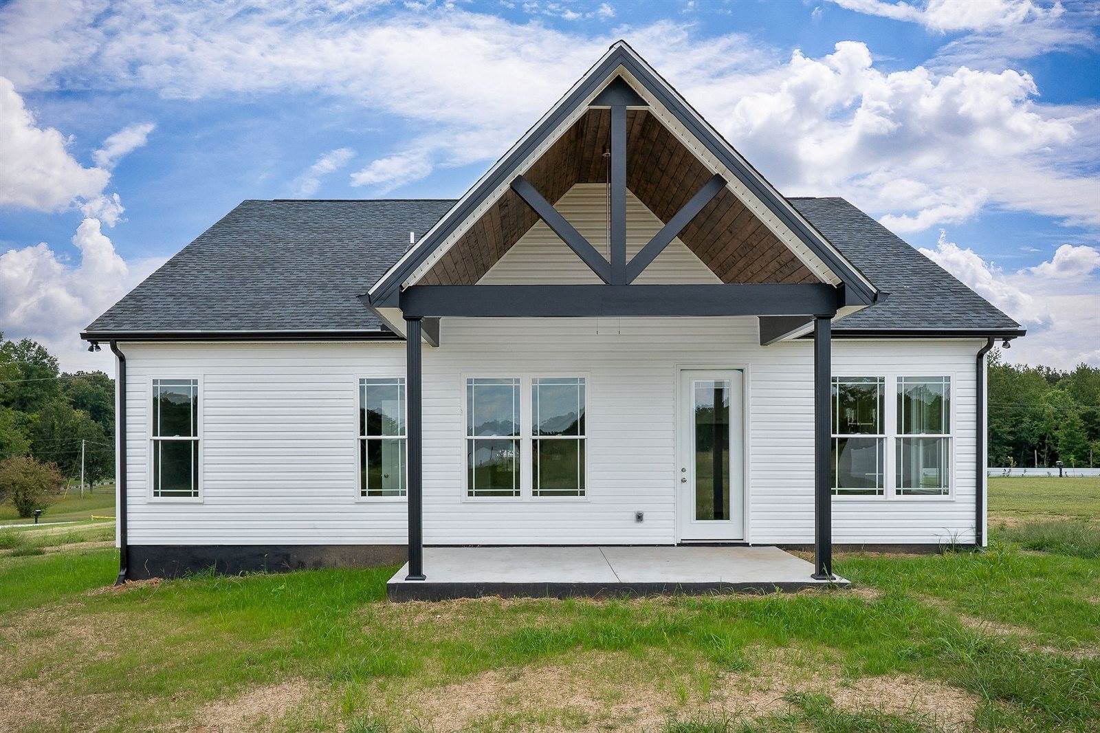 1095 Arch Cope Rd, Morrison, TN 37357