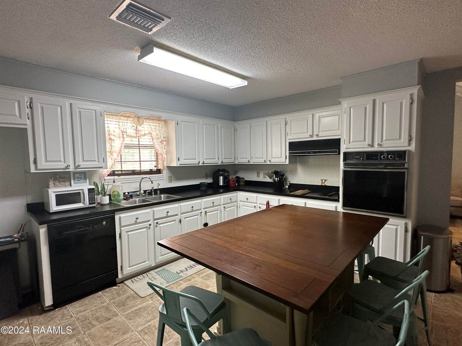 177 Country Village Drive, Bayou Lourse, LA 70373