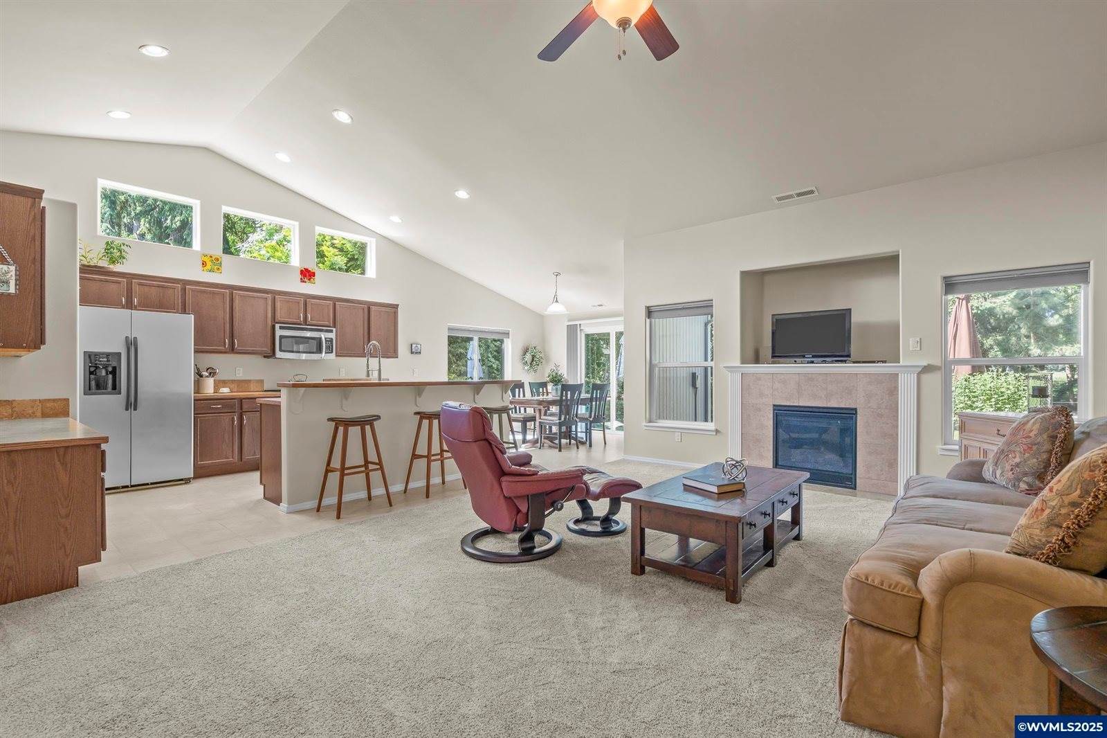 910 Oakmont Lp, Albany, OR 97322