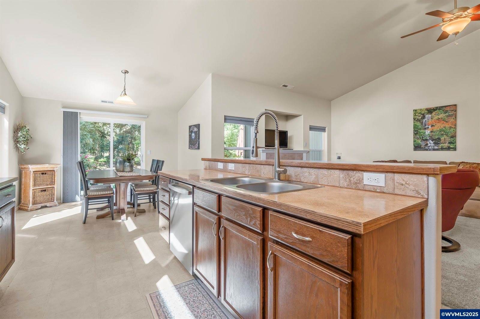 910 Oakmont Lp, Albany, OR 97322