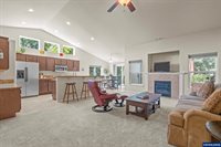 910 Oakmont Lp, Albany, OR 97322