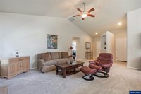 910 Oakmont Lp, Albany, OR 97322