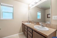 910 Oakmont Lp, Albany, OR 97322