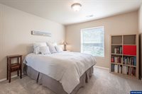910 Oakmont Lp, Albany, OR 97322