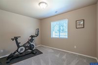 910 Oakmont Lp, Albany, OR 97322