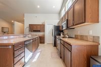 910 Oakmont Lp, Albany, OR 97322