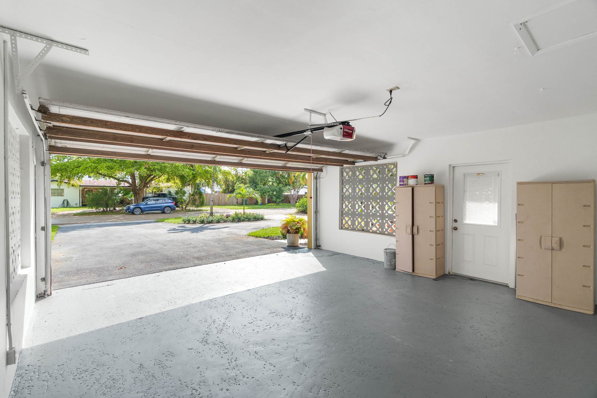 3566 Lloyd Dr, Fort Lauderdale, FL 33309