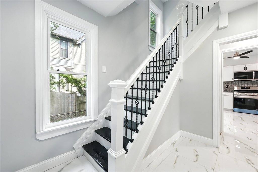 163 Thompson St, Springfield, MA 01109