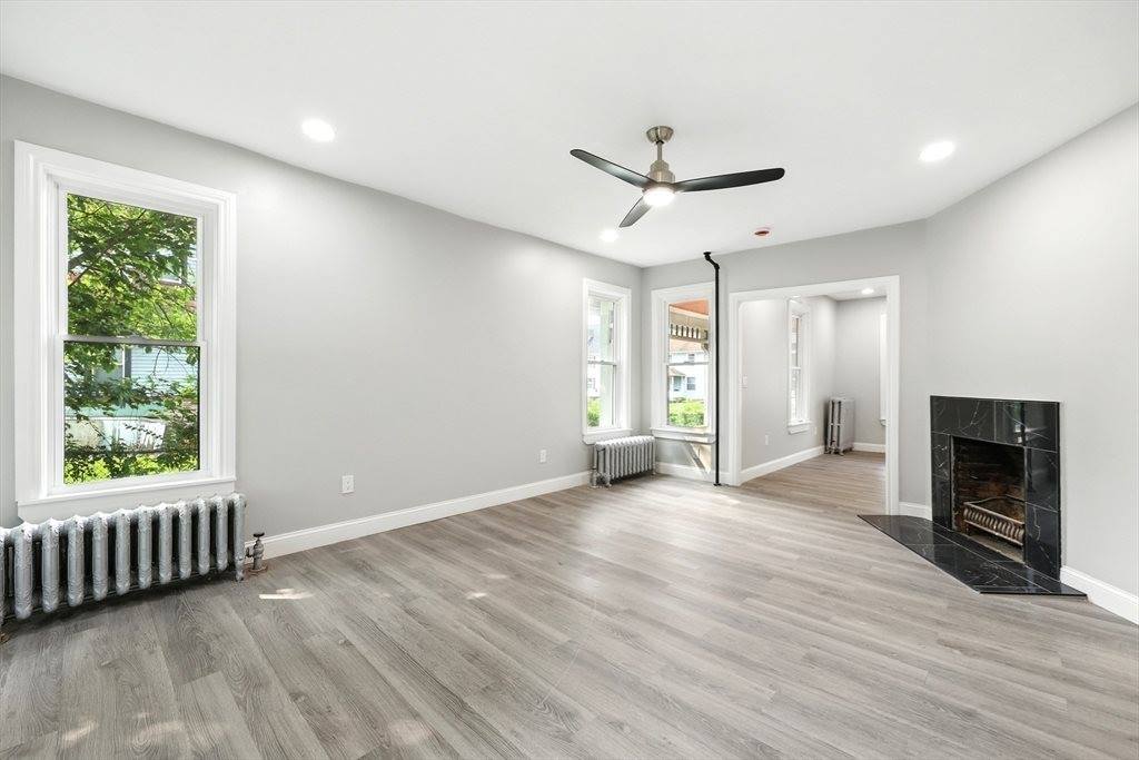 163 Thompson St, Springfield, MA 01109