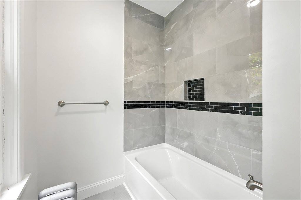 163 Thompson St, Springfield, MA 01109