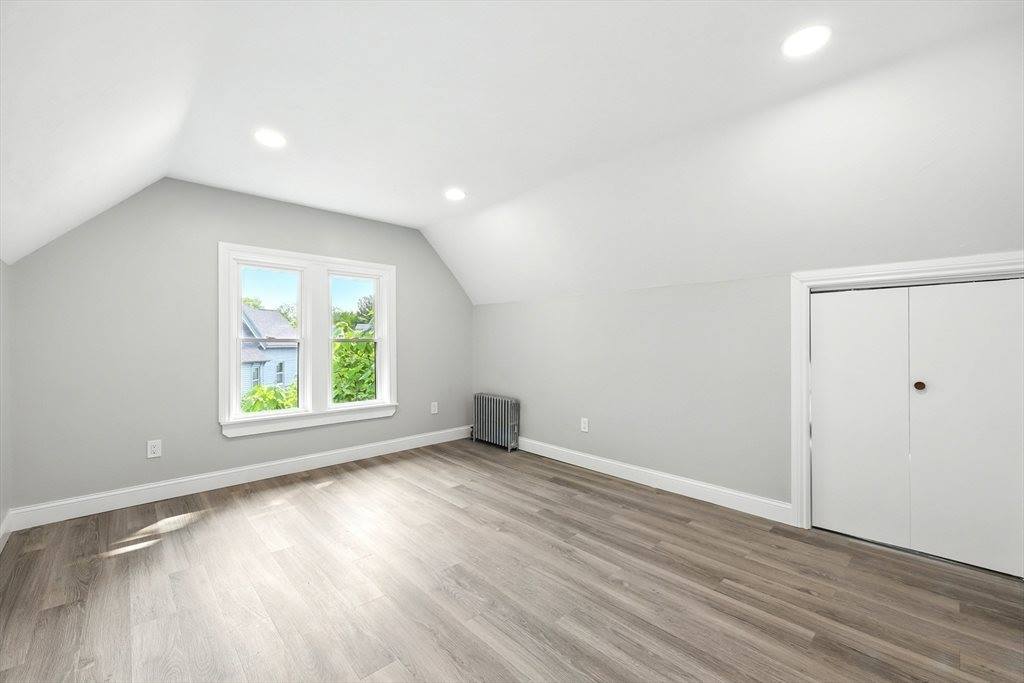 163 Thompson St, Springfield, MA 01109