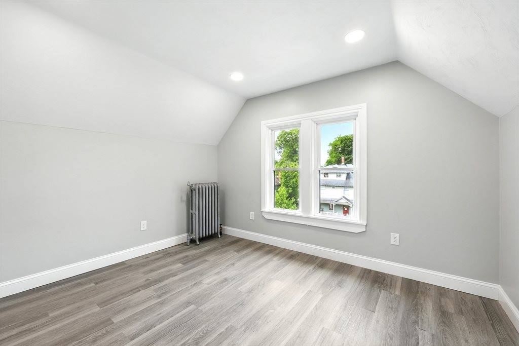 163 Thompson St, Springfield, MA 01109