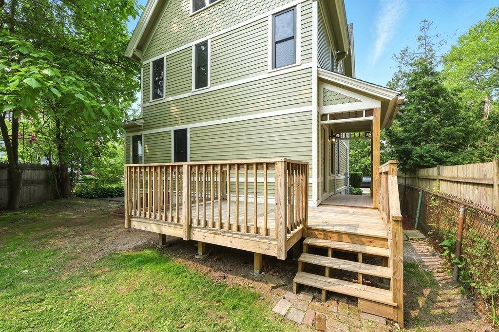 163 Thompson St, Springfield, MA 01109